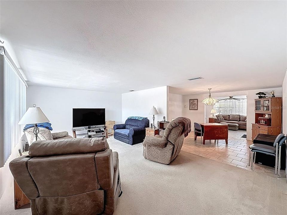 Active With Contract: $249,900 (2 beds, 2 baths, 1525 Square Feet)