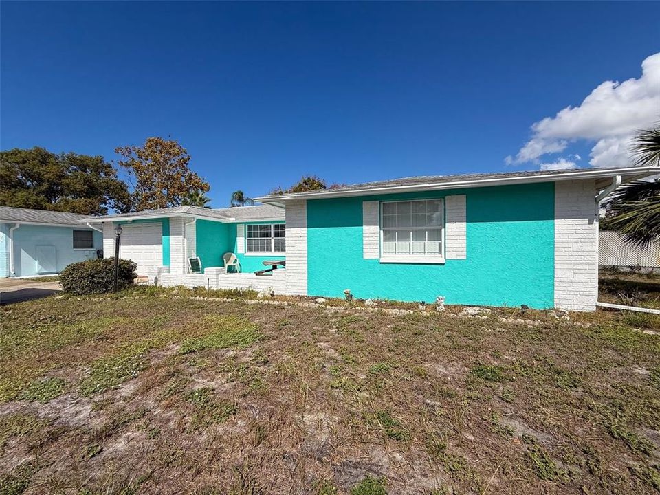 Active With Contract: $249,900 (2 beds, 2 baths, 1525 Square Feet)