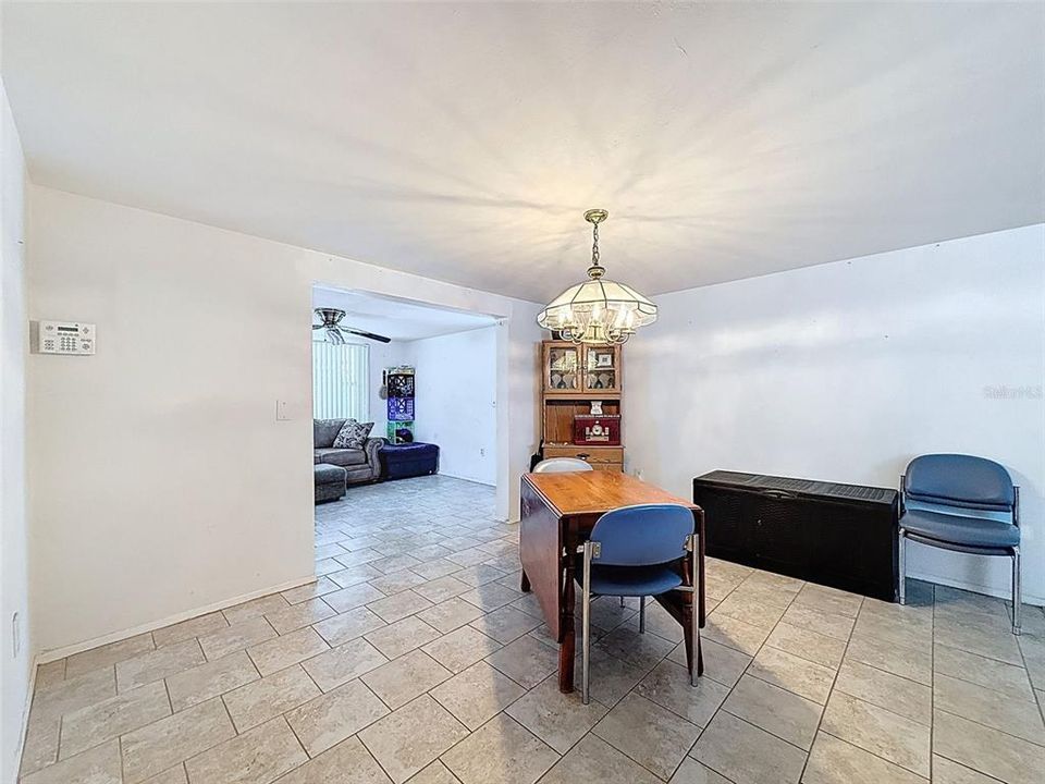 Active With Contract: $249,900 (2 beds, 2 baths, 1525 Square Feet)