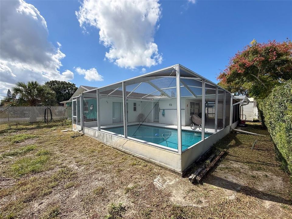 Active With Contract: $249,900 (2 beds, 2 baths, 1525 Square Feet)