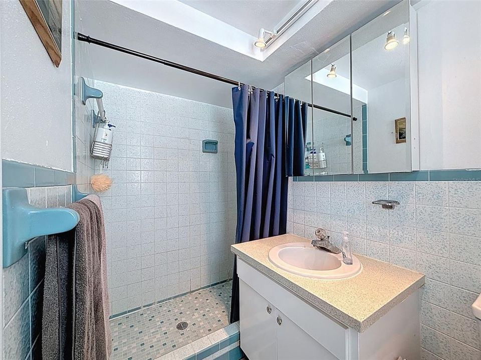 Active With Contract: $249,900 (2 beds, 2 baths, 1525 Square Feet)