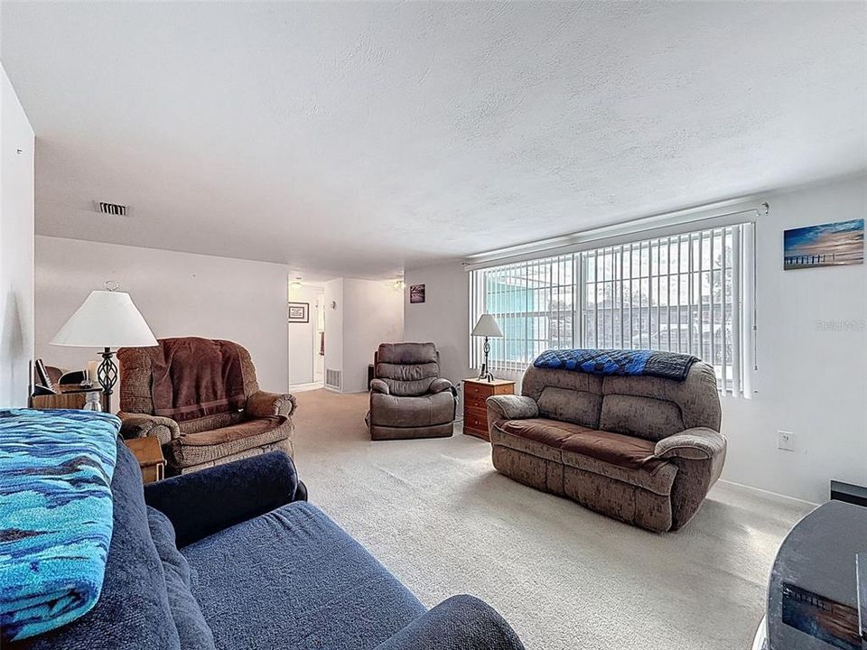 Active With Contract: $249,900 (2 beds, 2 baths, 1525 Square Feet)