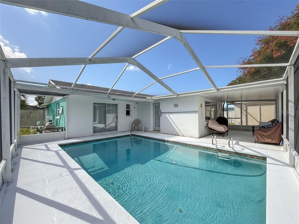 Active With Contract: $249,900 (2 beds, 2 baths, 1525 Square Feet)