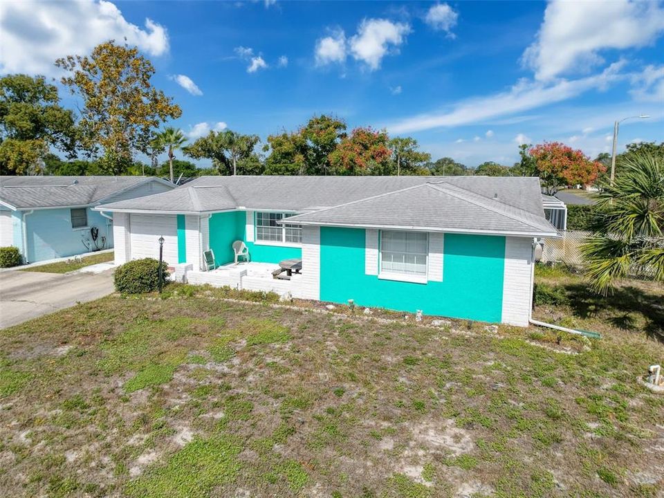 Active With Contract: $249,900 (2 beds, 2 baths, 1525 Square Feet)