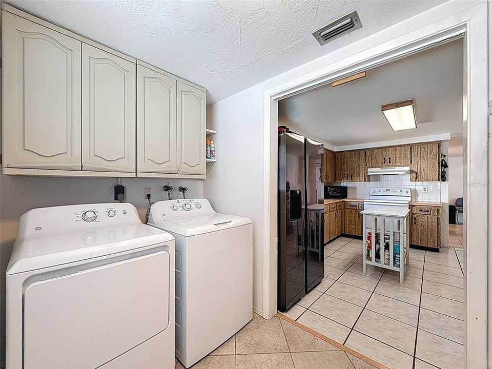 Active With Contract: $249,900 (2 beds, 2 baths, 1525 Square Feet)