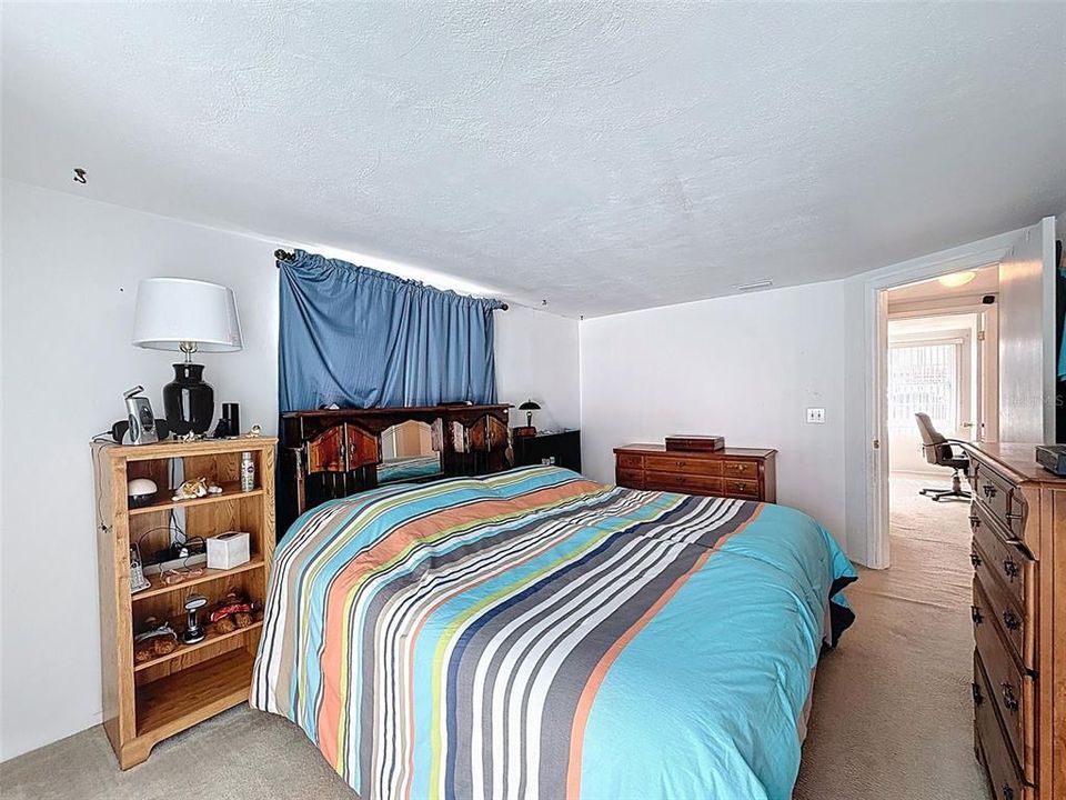 Active With Contract: $249,900 (2 beds, 2 baths, 1525 Square Feet)