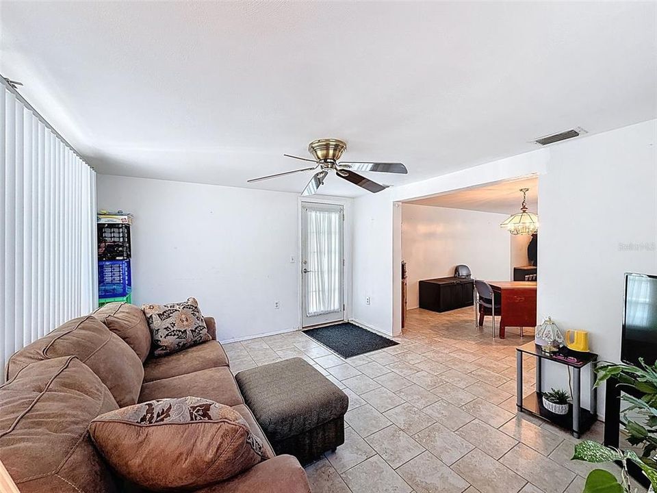 Active With Contract: $249,900 (2 beds, 2 baths, 1525 Square Feet)