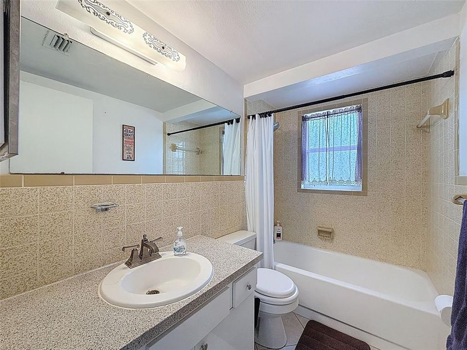 Active With Contract: $249,900 (2 beds, 2 baths, 1525 Square Feet)