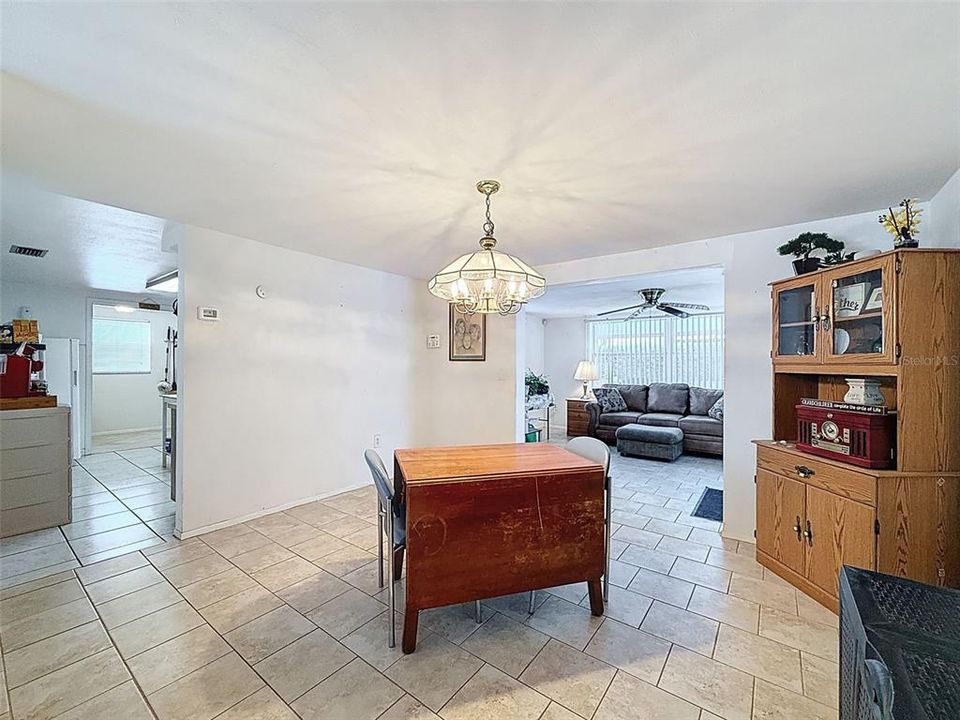Active With Contract: $249,900 (2 beds, 2 baths, 1525 Square Feet)