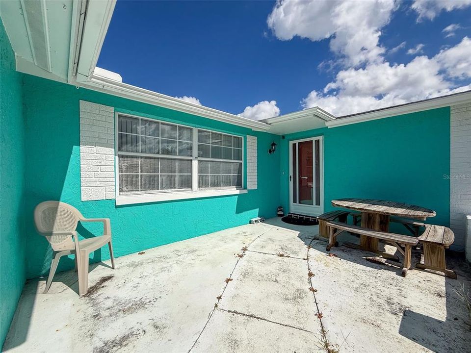 Active With Contract: $249,900 (2 beds, 2 baths, 1525 Square Feet)