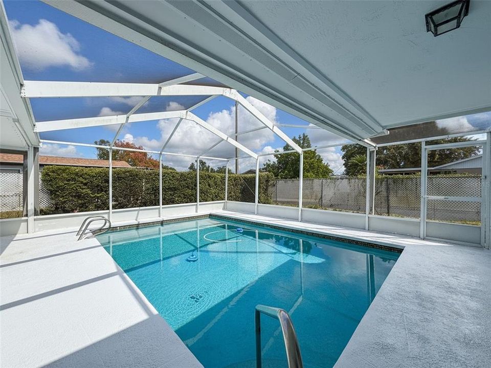 Active With Contract: $249,900 (2 beds, 2 baths, 1525 Square Feet)