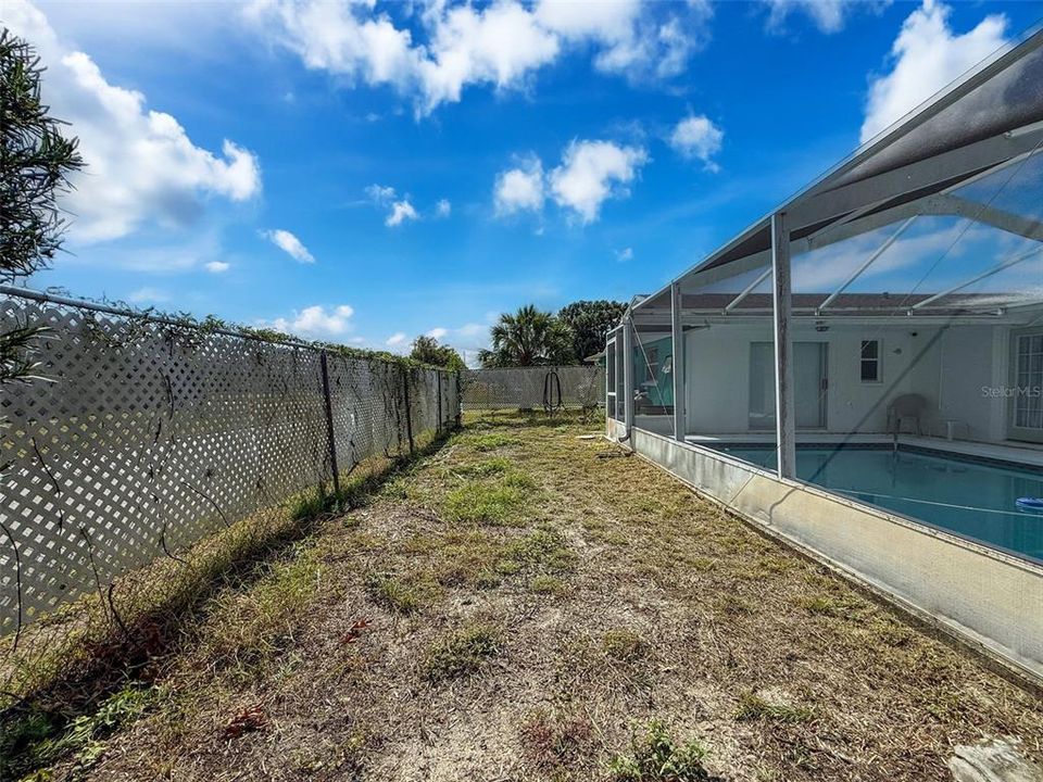 Active With Contract: $249,900 (2 beds, 2 baths, 1525 Square Feet)