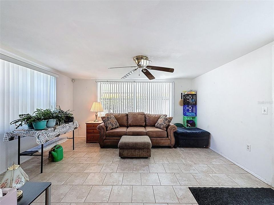 Active With Contract: $249,900 (2 beds, 2 baths, 1525 Square Feet)