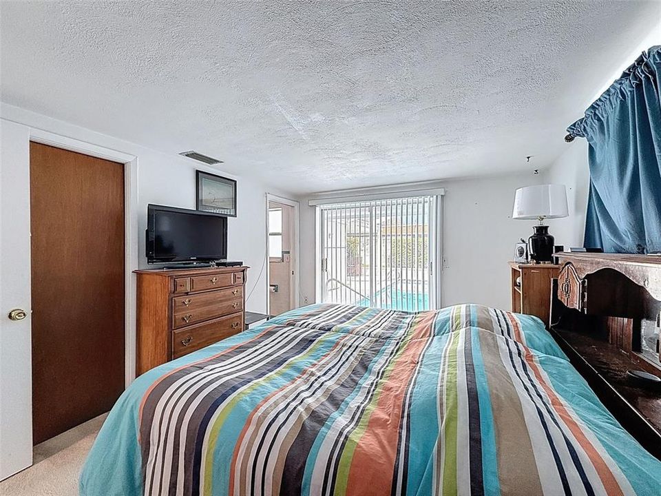 Active With Contract: $249,900 (2 beds, 2 baths, 1525 Square Feet)