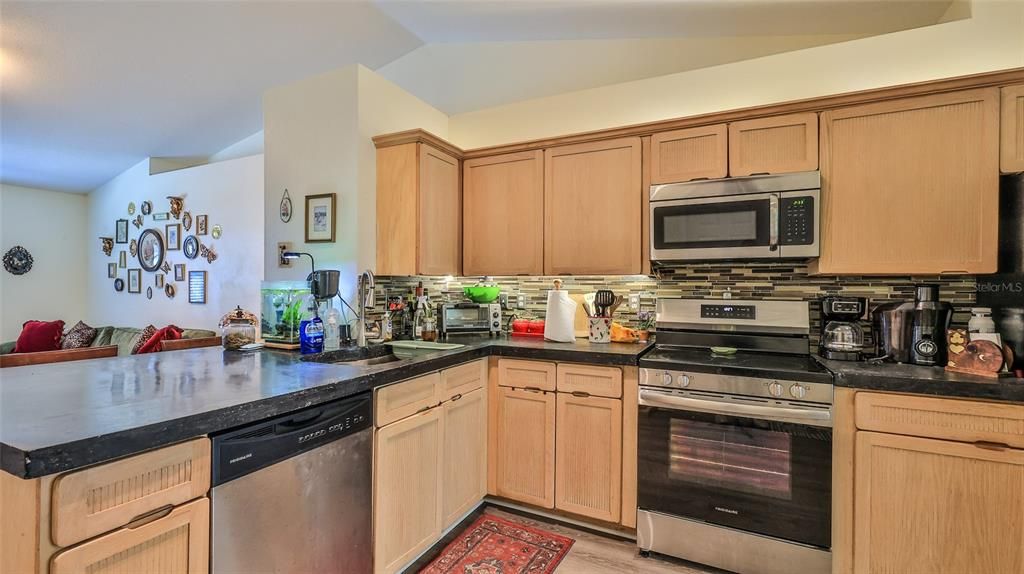 待售: $500,000 (4 贝兹, 0 浴室, 1958 平方英尺)