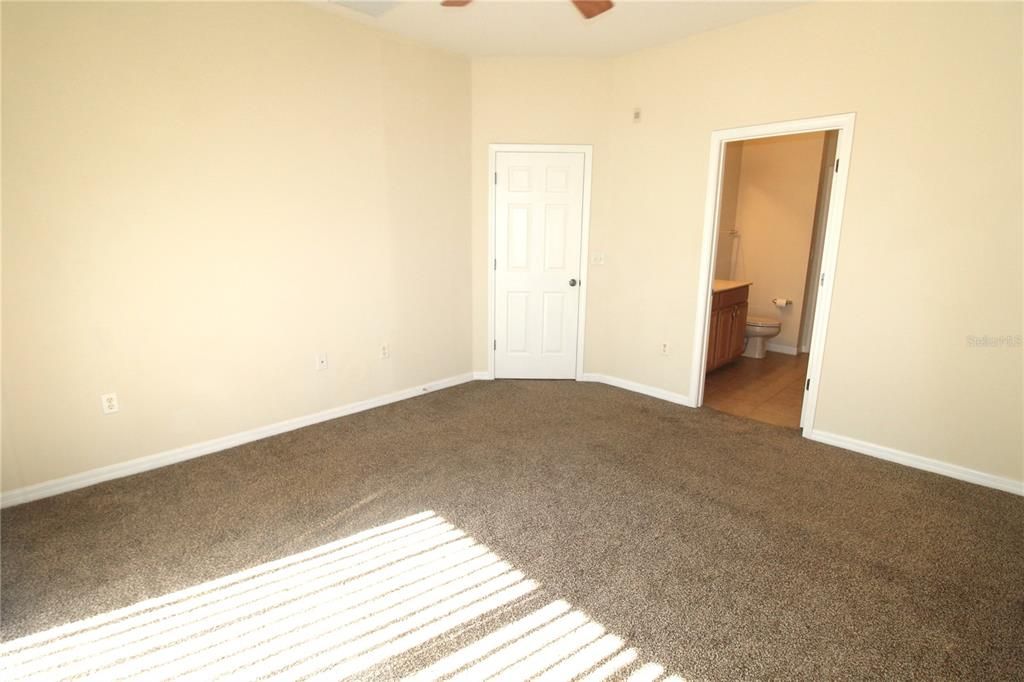 В аренду: $1,995 (3 спален, 2 ванн, 1417 Квадратных фут)