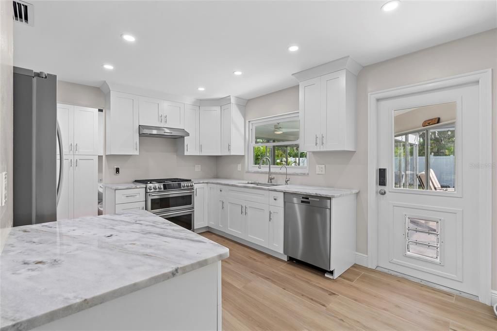 На продажу: $874,900 (2 спален, 2 ванн, 1440 Квадратных фут)