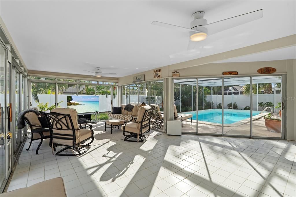 На продажу: $874,900 (2 спален, 2 ванн, 1440 Квадратных фут)