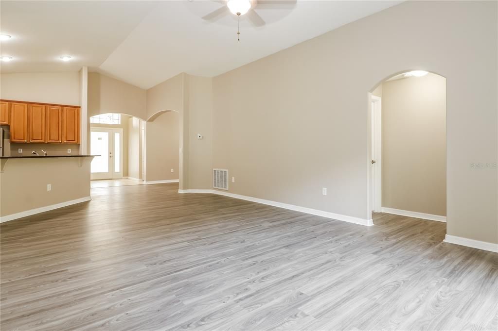 En Renta: $2,160 (4 camas, 3 baños, 1907 Pies cuadrados)