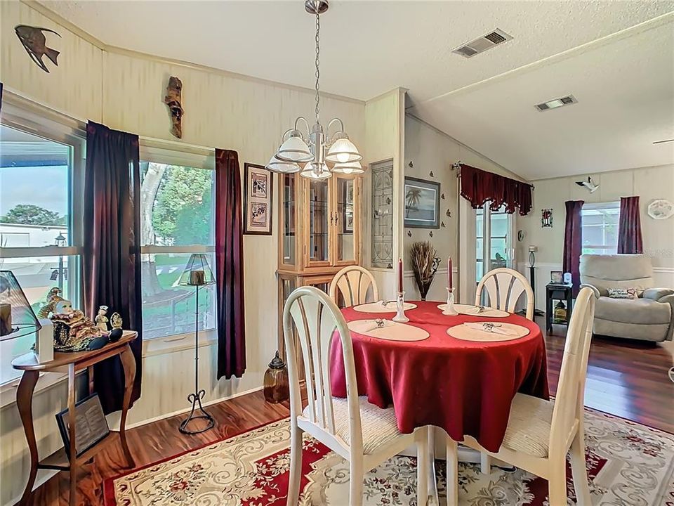 For Sale: $175,000 (2 beds, 2 baths, 920 Square Feet)