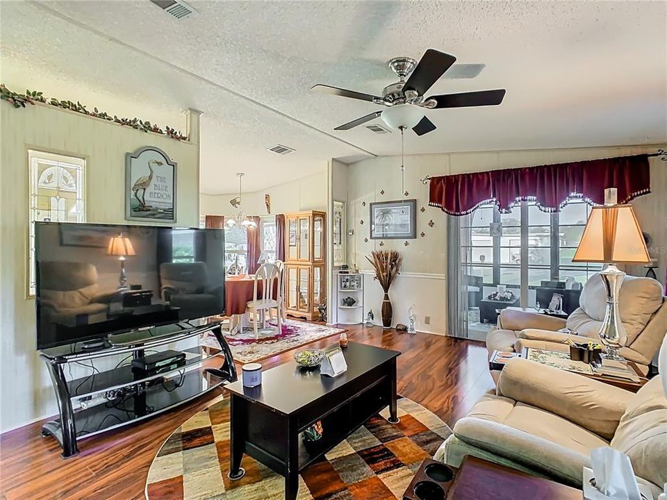 For Sale: $175,000 (2 beds, 2 baths, 920 Square Feet)