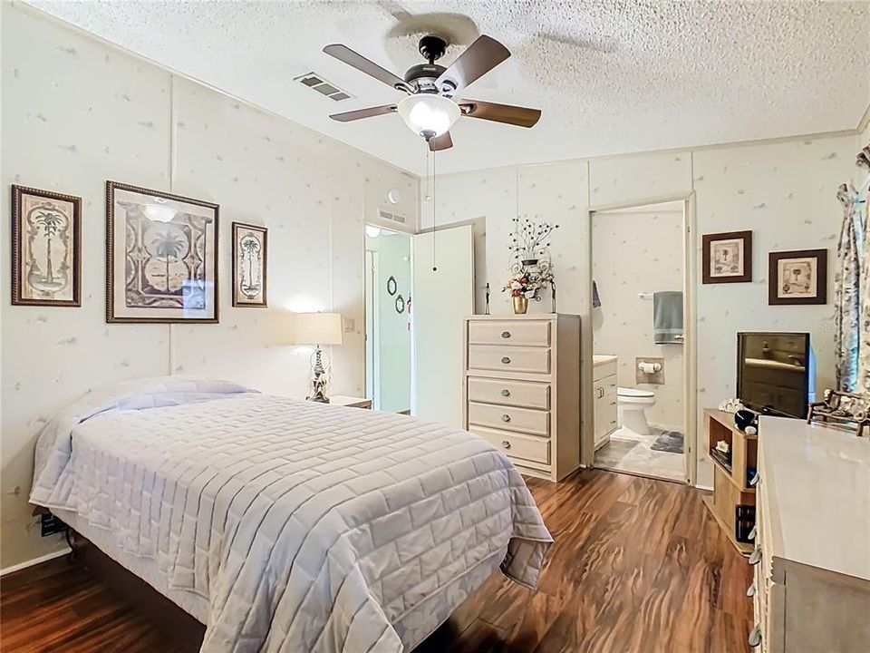 For Sale: $175,000 (2 beds, 2 baths, 920 Square Feet)