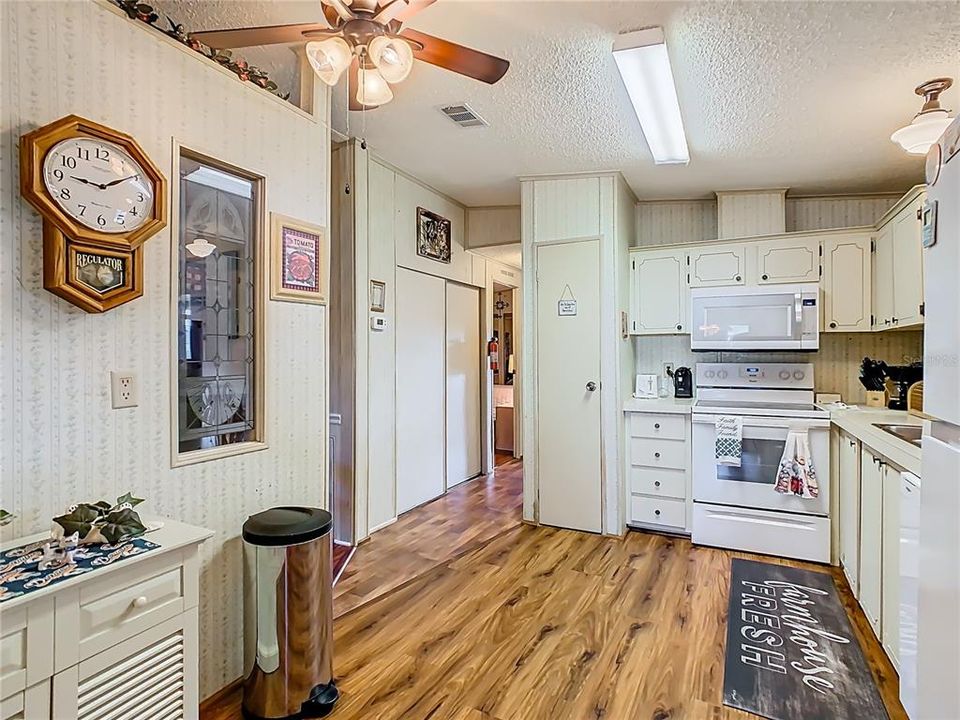 For Sale: $175,000 (2 beds, 2 baths, 920 Square Feet)