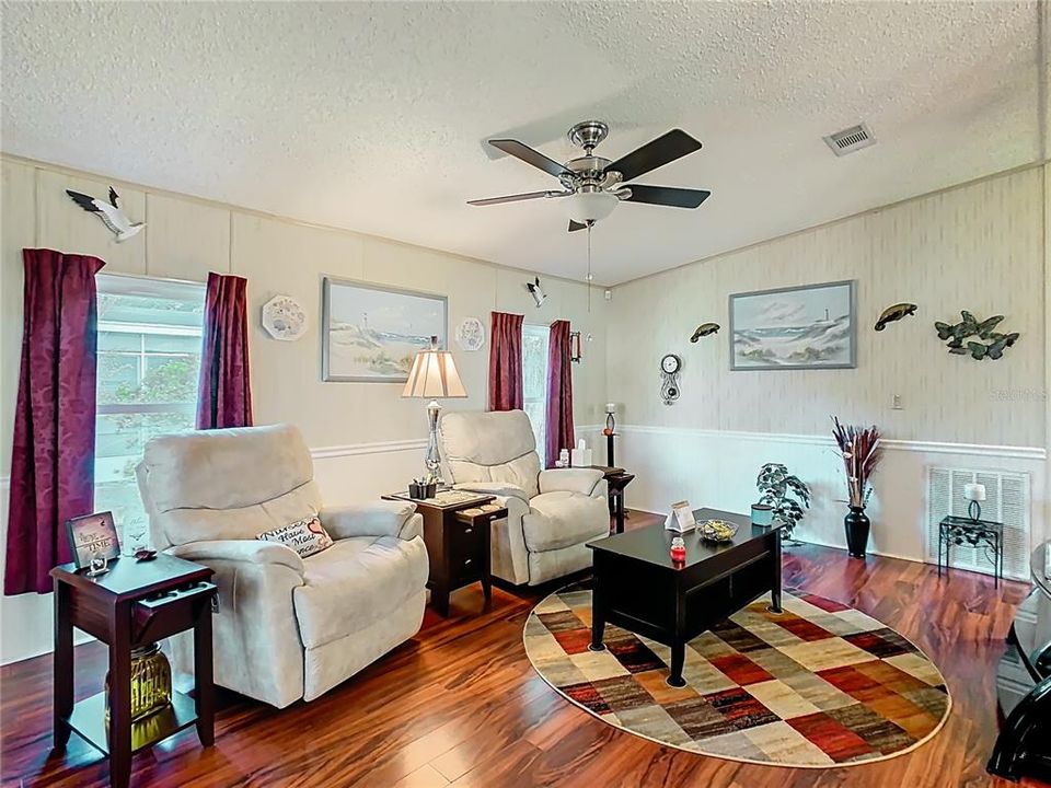 For Sale: $175,000 (2 beds, 2 baths, 920 Square Feet)