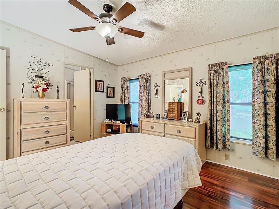 For Sale: $175,000 (2 beds, 2 baths, 920 Square Feet)