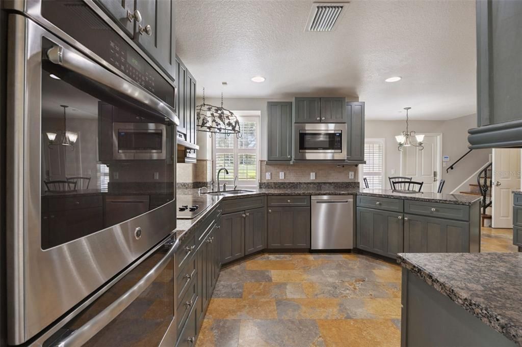 For Sale: $1,100,000 (4 beds, 2 baths, 3144 Square Feet)