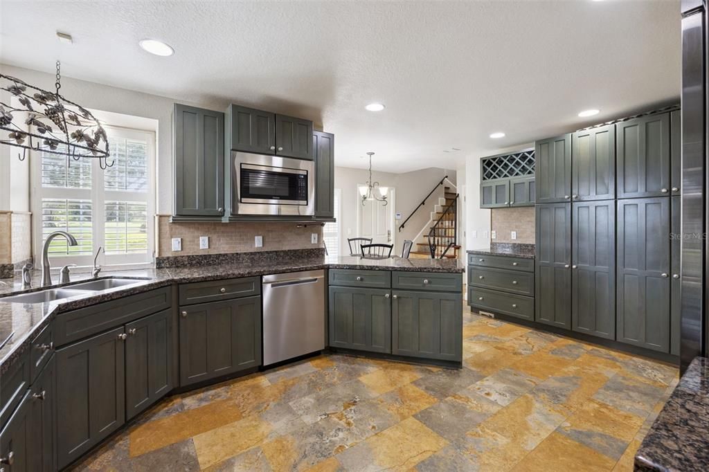 For Sale: $1,100,000 (4 beds, 2 baths, 3144 Square Feet)