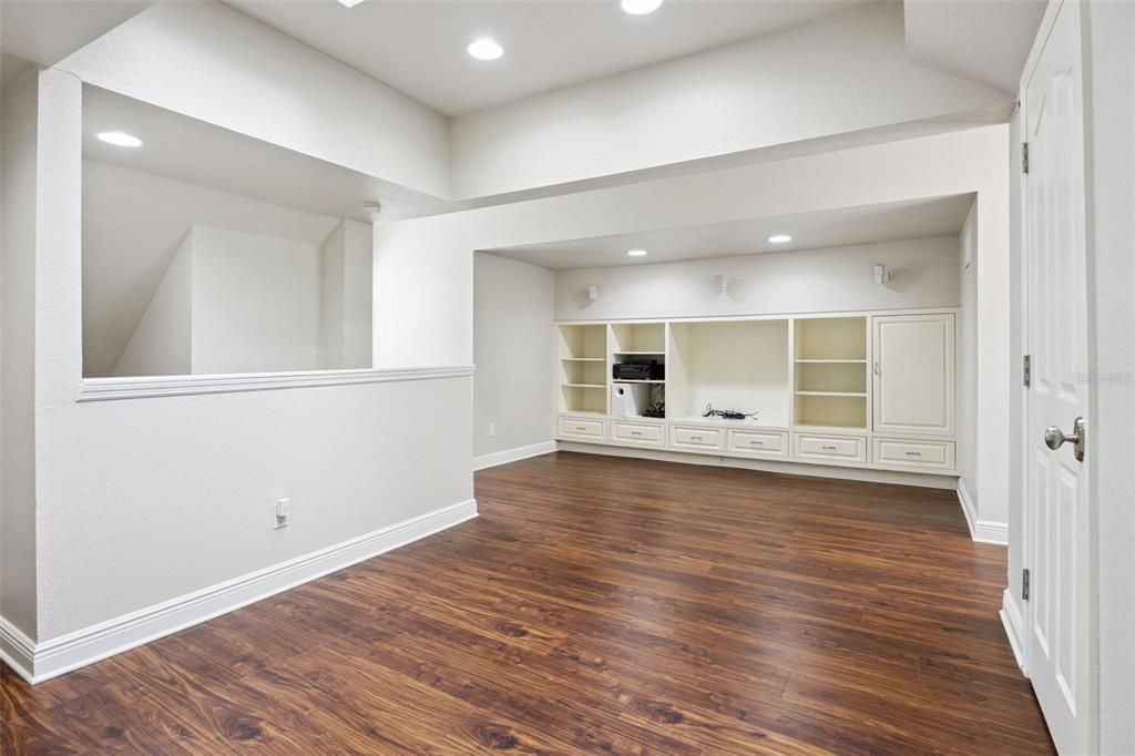 For Sale: $1,100,000 (4 beds, 2 baths, 3144 Square Feet)