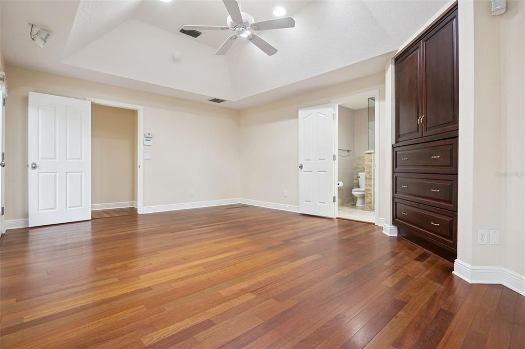 For Sale: $1,100,000 (4 beds, 2 baths, 3144 Square Feet)