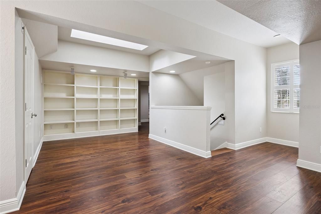 For Sale: $1,100,000 (4 beds, 2 baths, 3144 Square Feet)