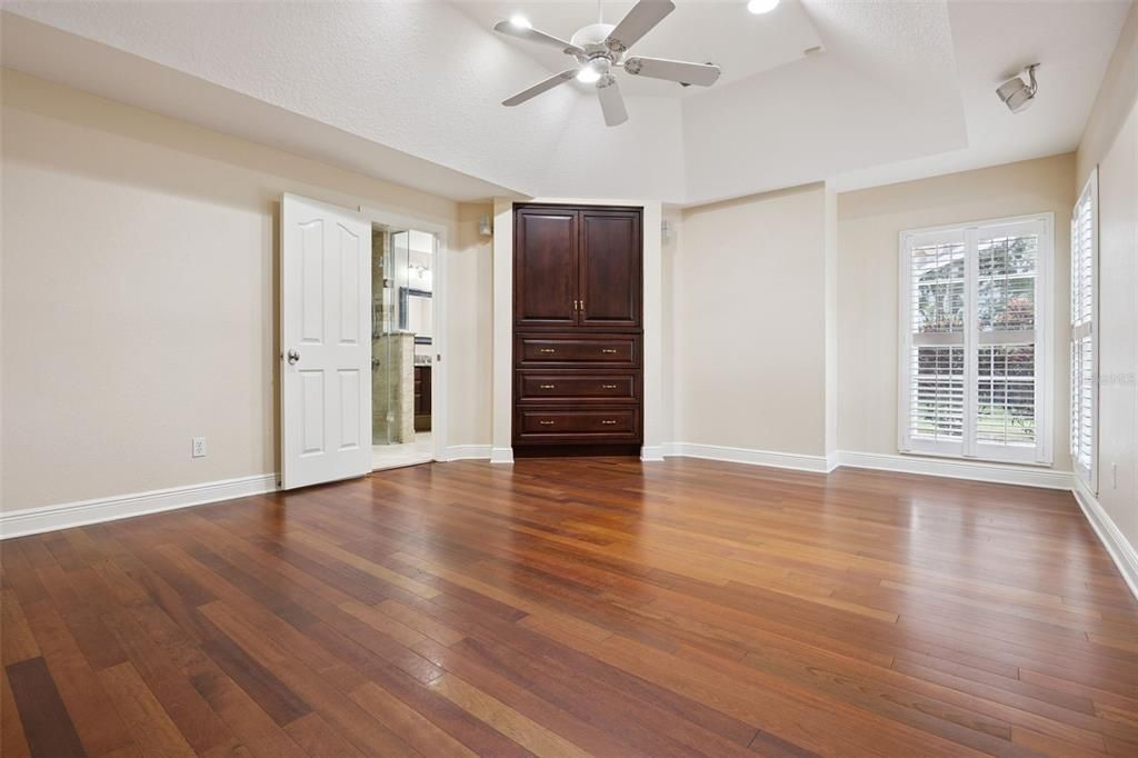 For Sale: $1,100,000 (4 beds, 2 baths, 3144 Square Feet)