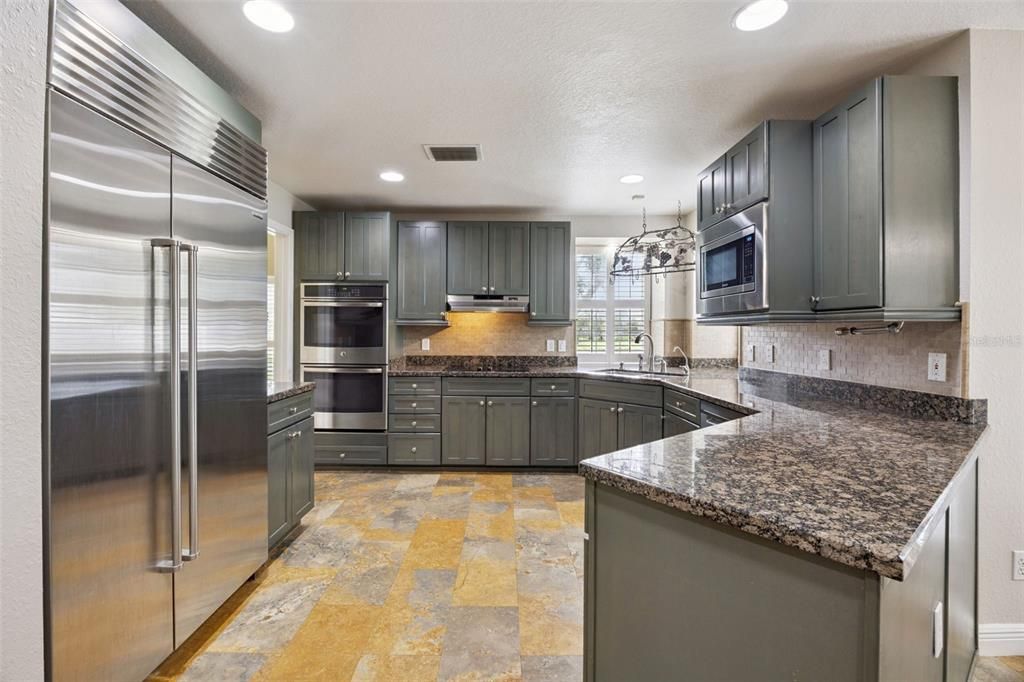 For Sale: $1,100,000 (4 beds, 2 baths, 3144 Square Feet)