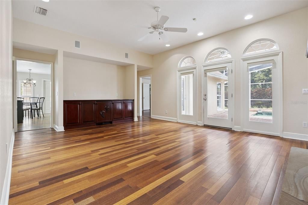 For Sale: $1,100,000 (4 beds, 2 baths, 3144 Square Feet)