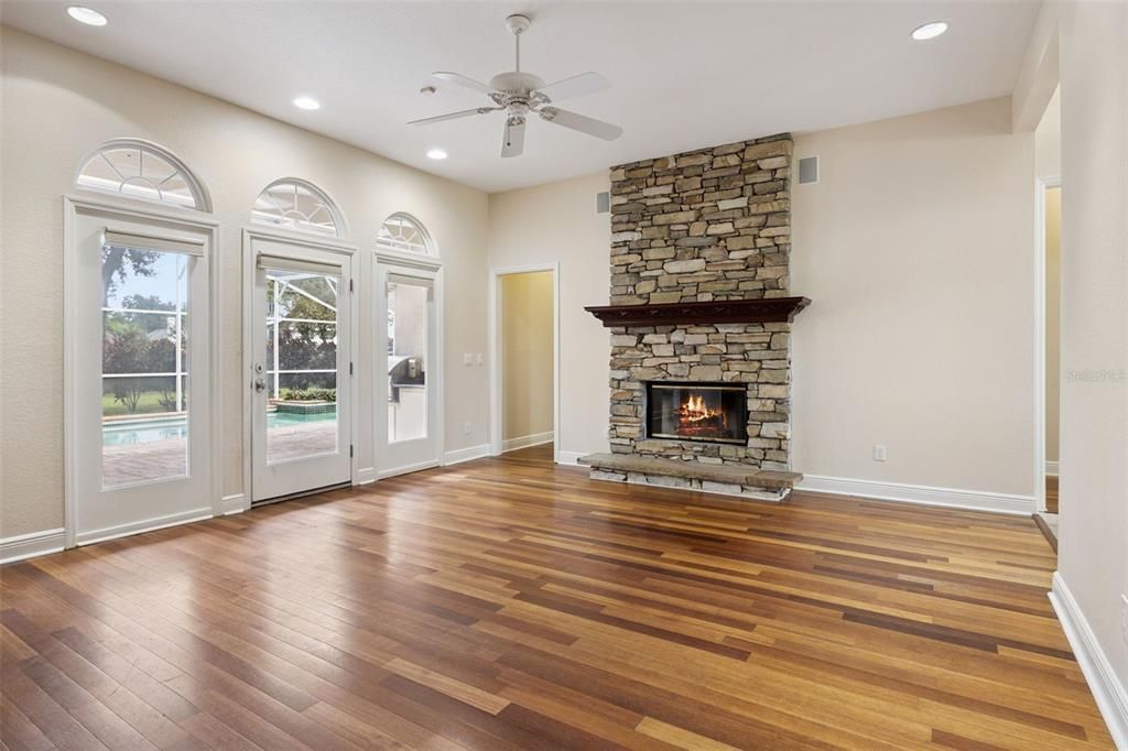 For Sale: $1,100,000 (4 beds, 2 baths, 3144 Square Feet)