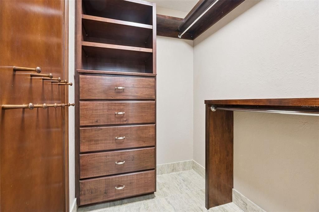 For Sale: $1,100,000 (4 beds, 2 baths, 3144 Square Feet)