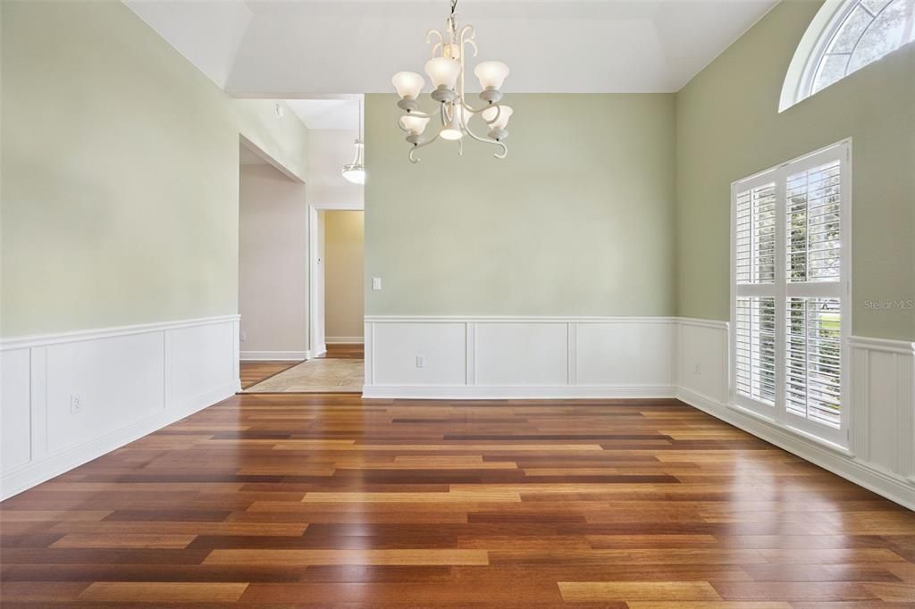 For Sale: $1,100,000 (4 beds, 2 baths, 3144 Square Feet)