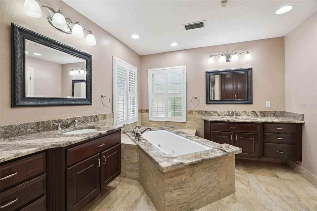 For Sale: $1,100,000 (4 beds, 2 baths, 3144 Square Feet)