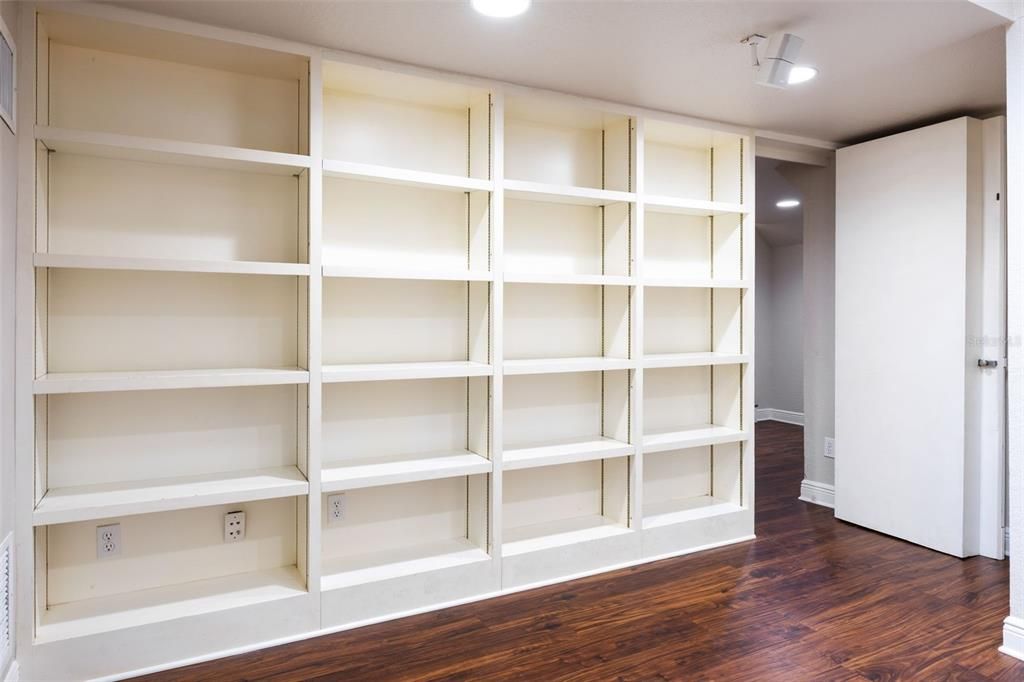 For Sale: $1,100,000 (4 beds, 2 baths, 3144 Square Feet)