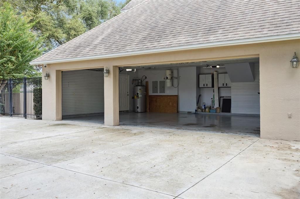 For Sale: $1,100,000 (4 beds, 2 baths, 3144 Square Feet)