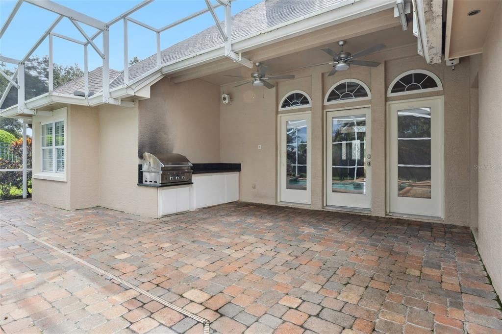 For Sale: $1,100,000 (4 beds, 2 baths, 3144 Square Feet)