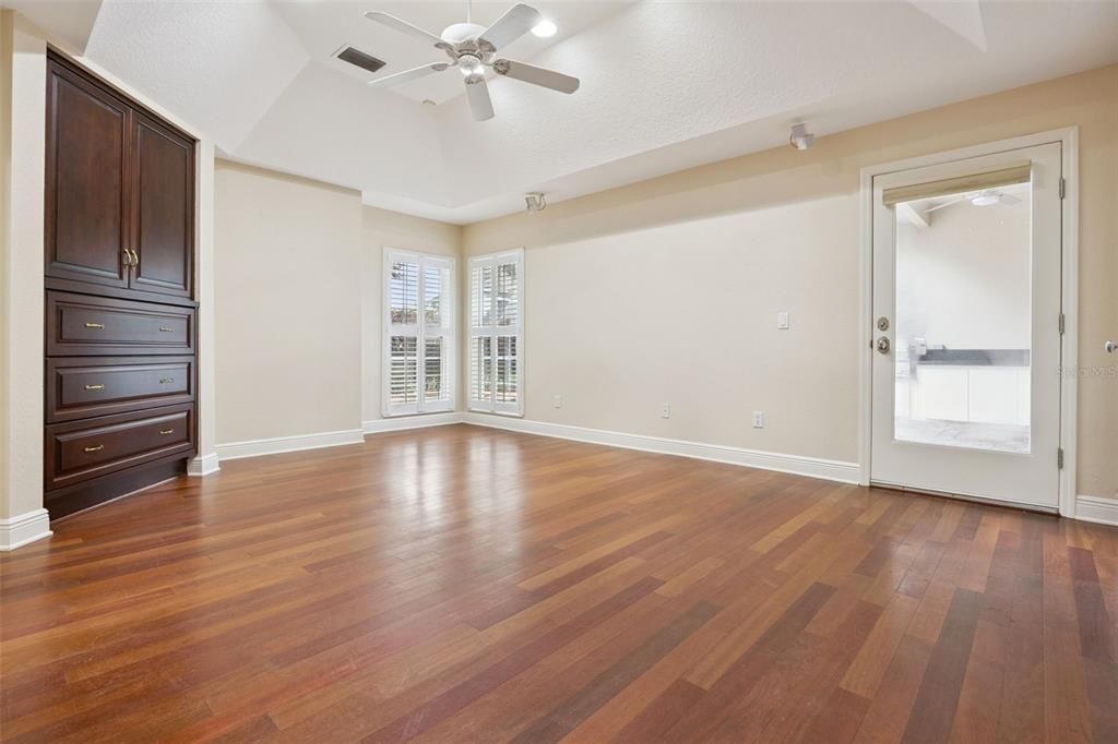 For Sale: $1,100,000 (4 beds, 2 baths, 3144 Square Feet)