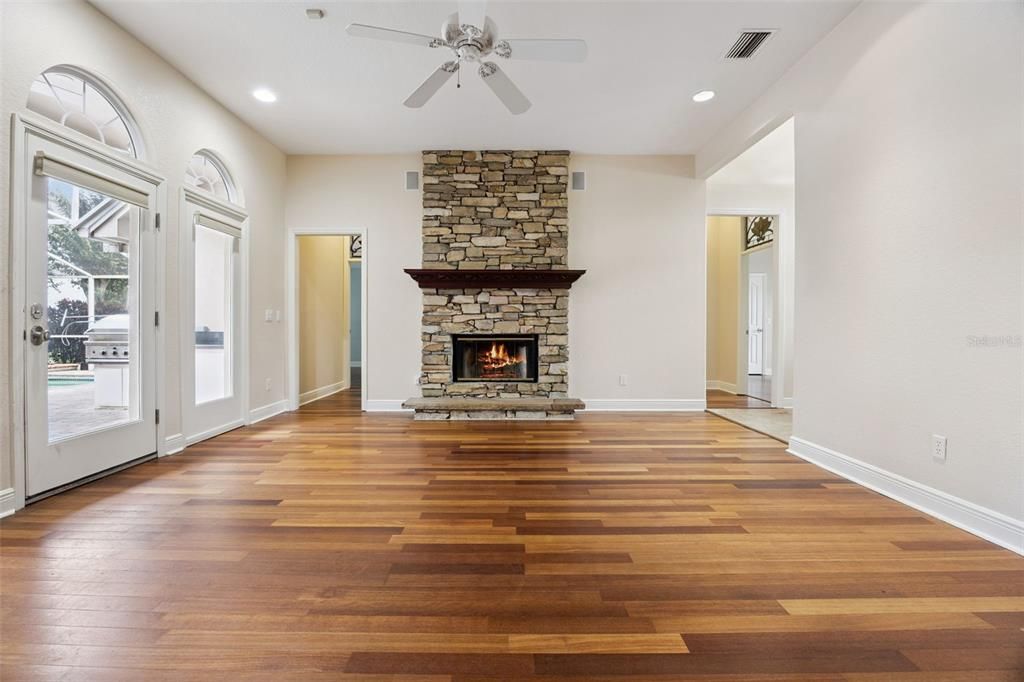 For Sale: $1,100,000 (4 beds, 2 baths, 3144 Square Feet)