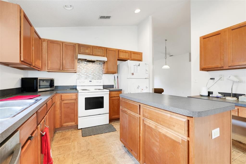 待售: $265,000 (3 贝兹, 2 浴室, 1614 平方英尺)