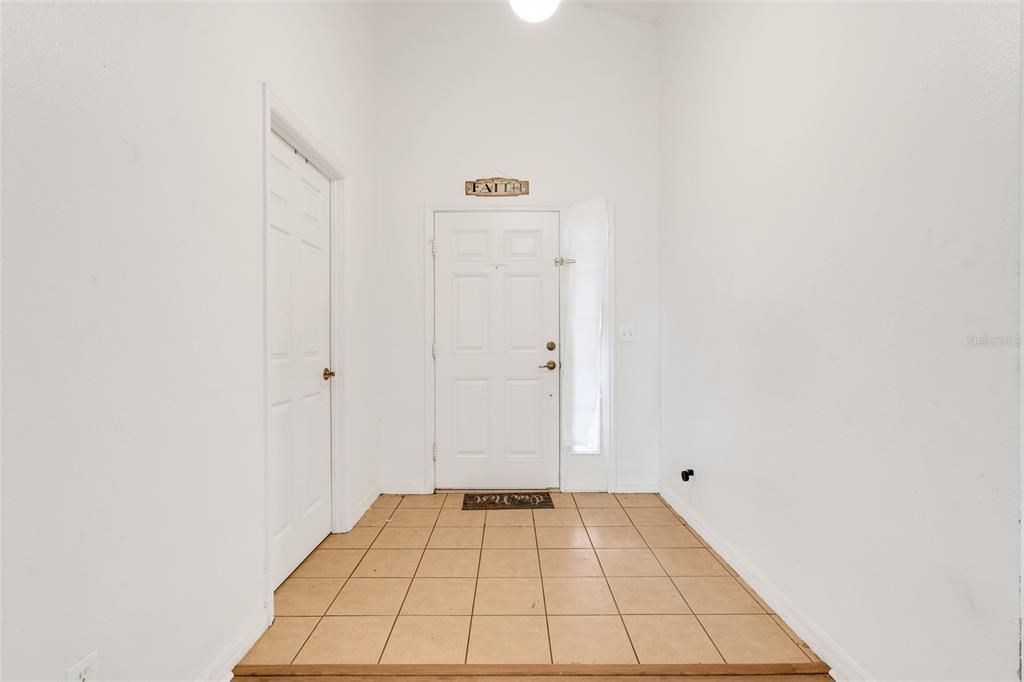 待售: $265,000 (3 贝兹, 2 浴室, 1614 平方英尺)