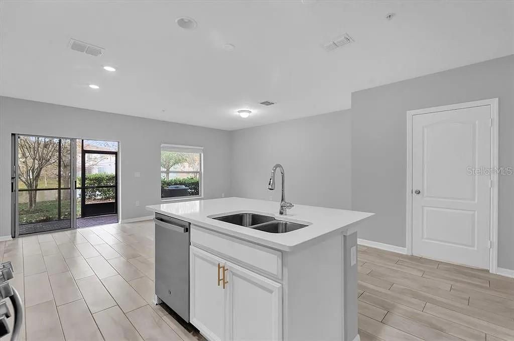 В аренду: $2,300 (3 спален, 2 ванн, 1490 Квадратных фут)