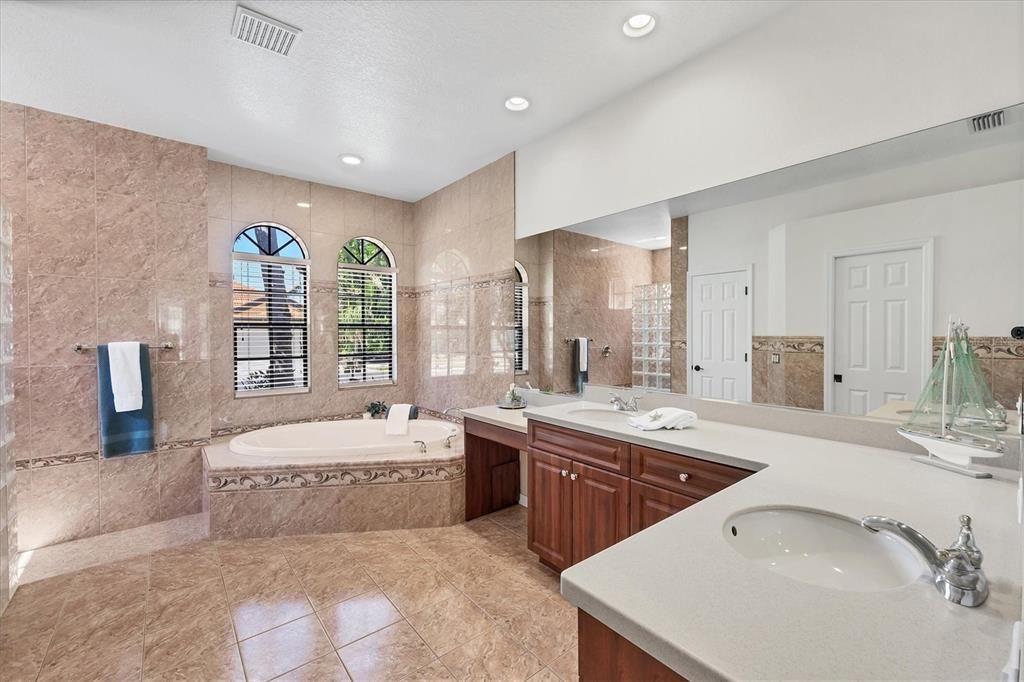 На продажу: $725,000 (4 спален, 3 ванн, 2511 Квадратных фут)